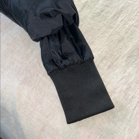 The North Face Women's Black Puffer Jacket - Picture 12 of 16